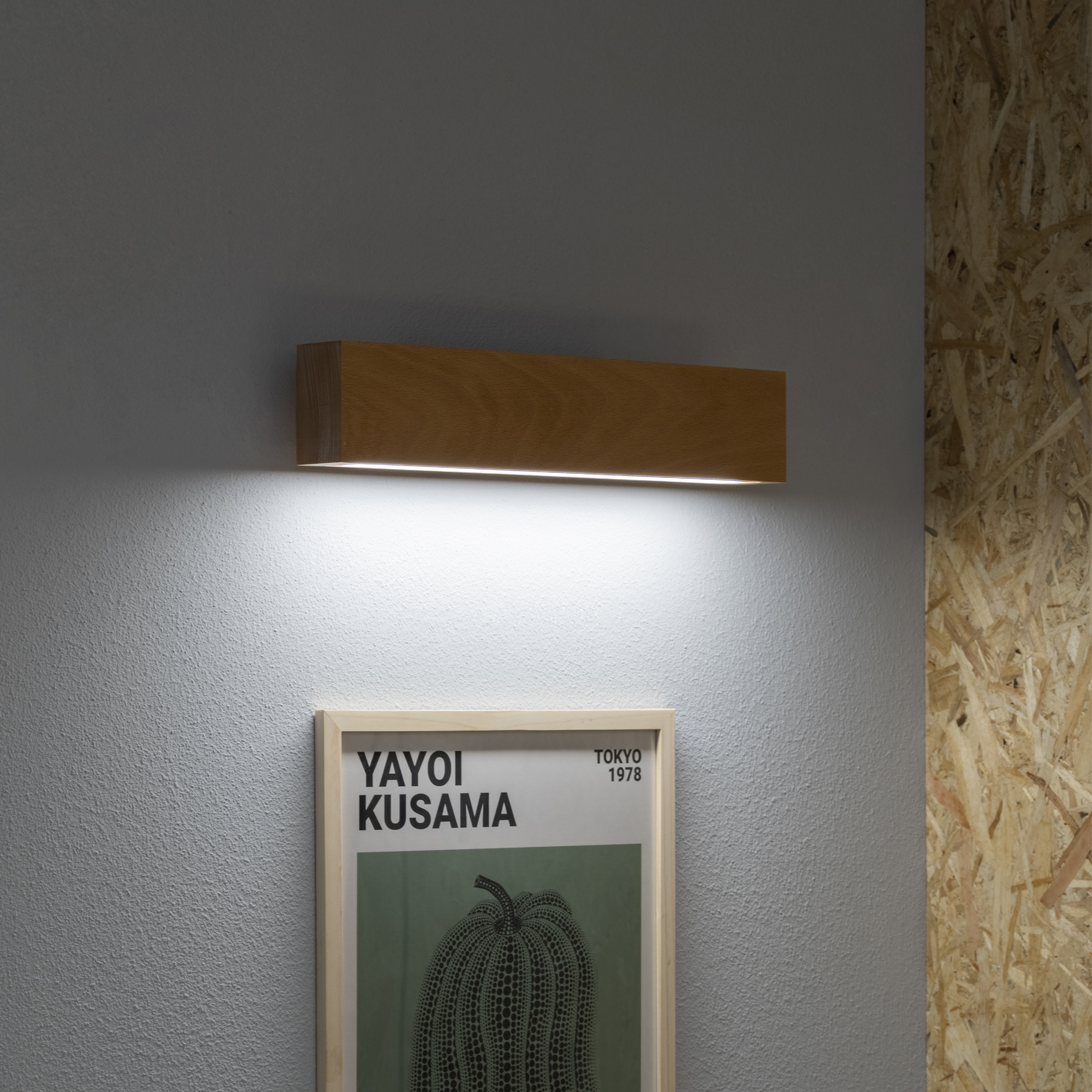 Craft zidna svjetiljka od drva