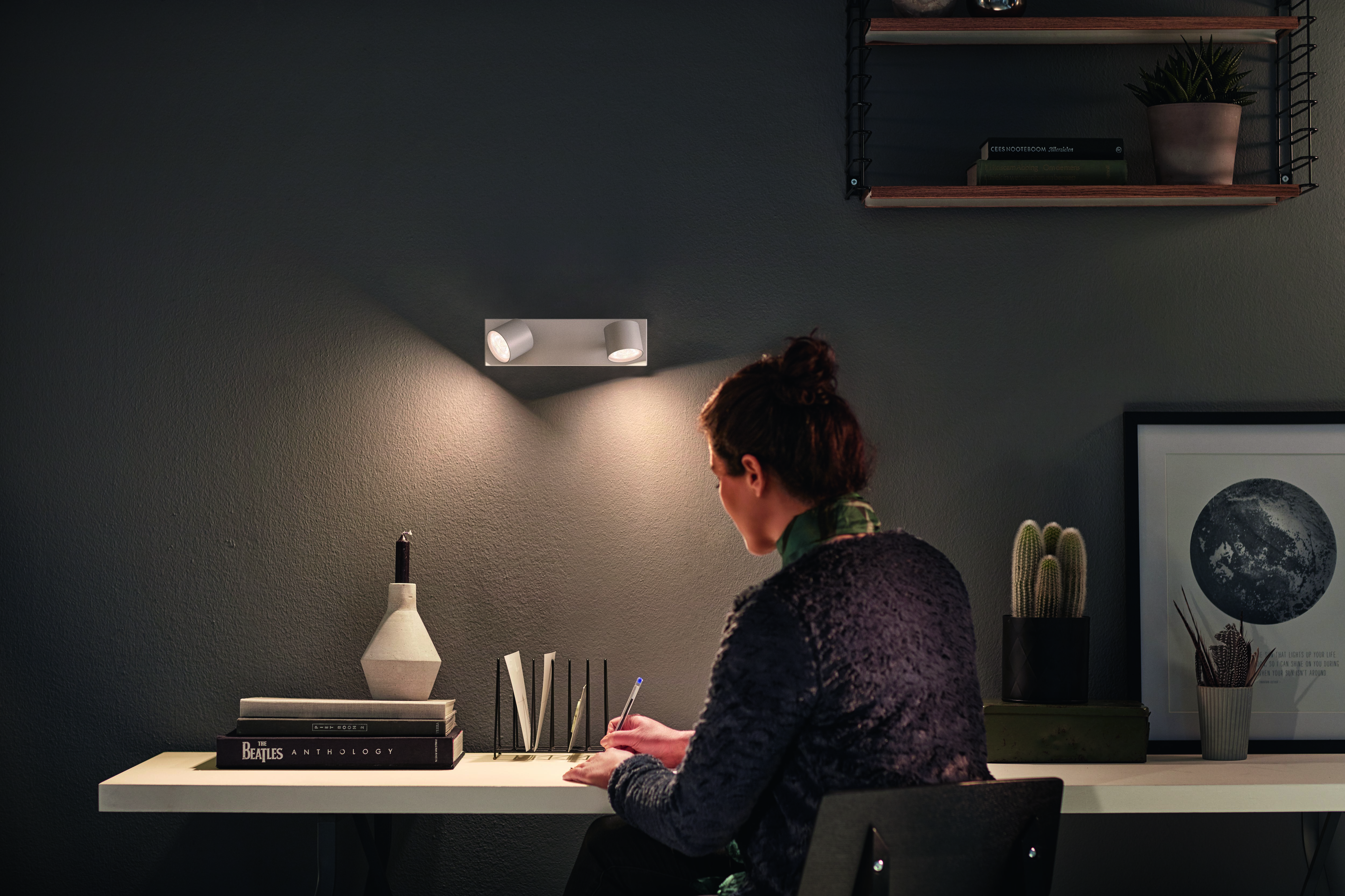 Dimeri i prigušivači kod lampe za čitanje