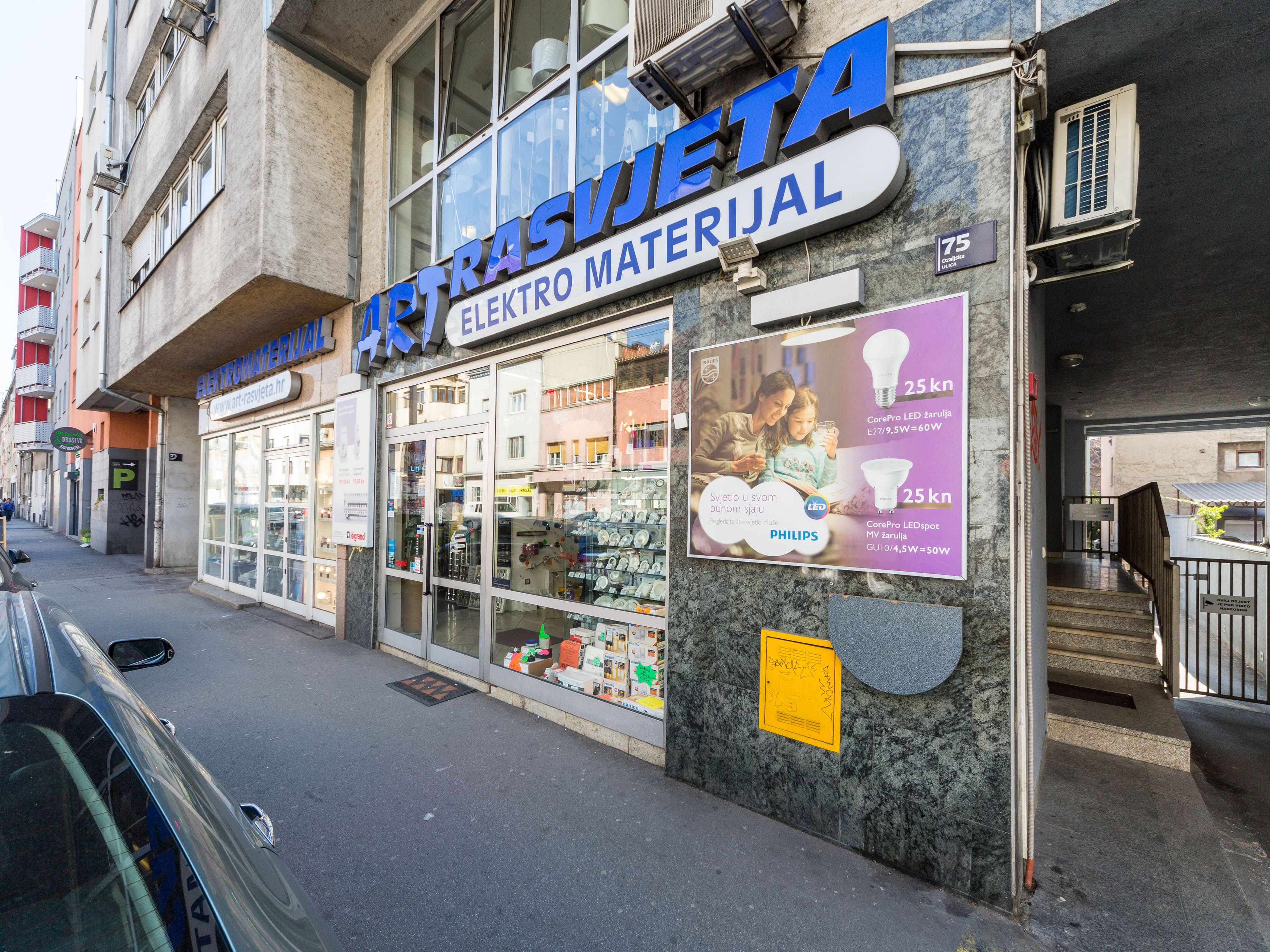 Art Rasvjeta salon na Ozaljskoj – izlog pametne rasvjete