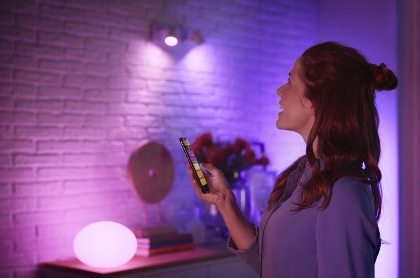 LED dimabilna žarulja Philips Hue White and Color E14 - instalacija