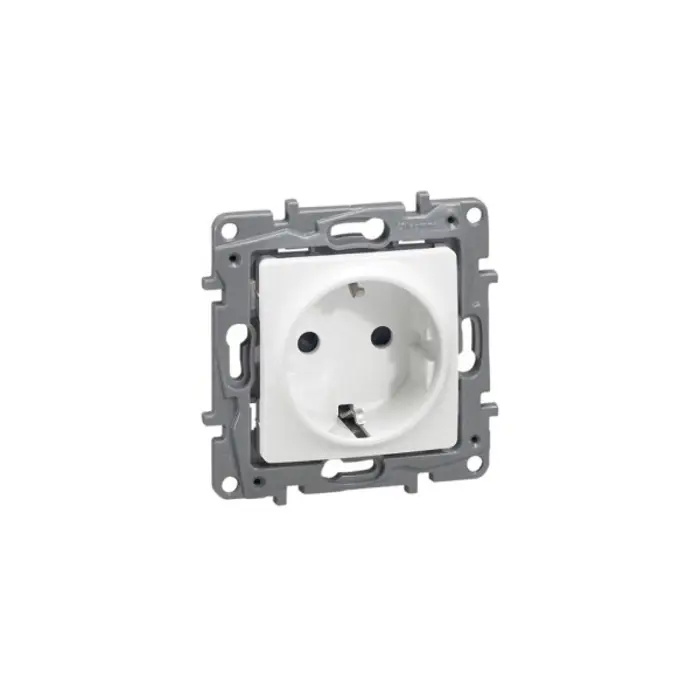 764529-niloe-uticnica-2pe16a250v-bijela-sa-zastitom-94764-04010161.webp