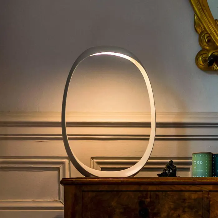 foscarini-anisha-velika-stolna-svjetiljka-bijela-16516-02121008.webp
