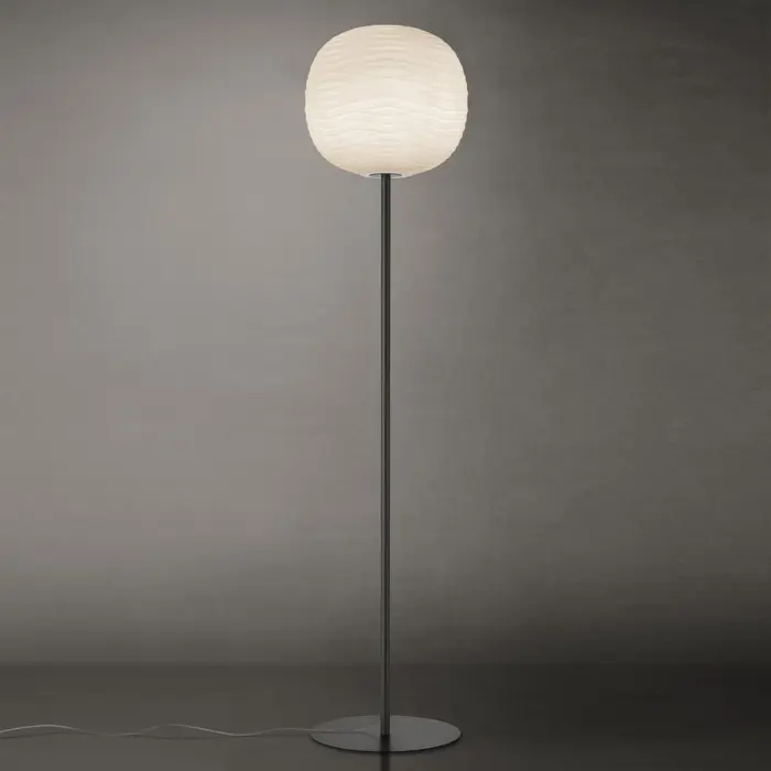 foscarini-gem-podna-lampa-bijelacrna-39422-02121201.webp