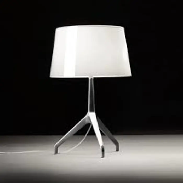 foscarini-lumiere-xxs-stolna-lampa-aluminijbijela-57384-02121145.webp