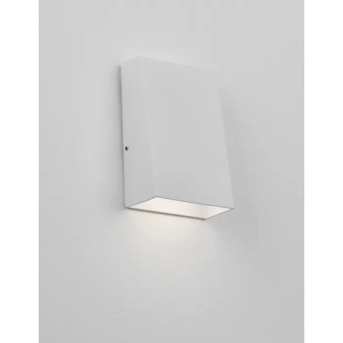 miley-kupaonska-lampa-led-6w3000k397lmip54bijela-66729-02110633.webp
